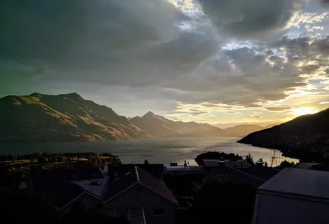 Last day in Queenstown, New Zealand and it delivers this amazing sunset