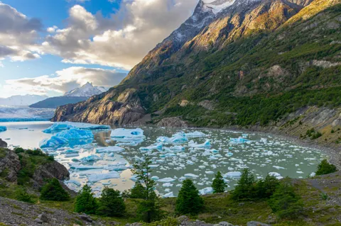 Glacier beach at Glacier Grey, Torres del Paine, Chile [OC][2500x1667]