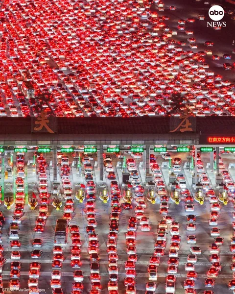 Massive traffic jam at China’s largest toll station