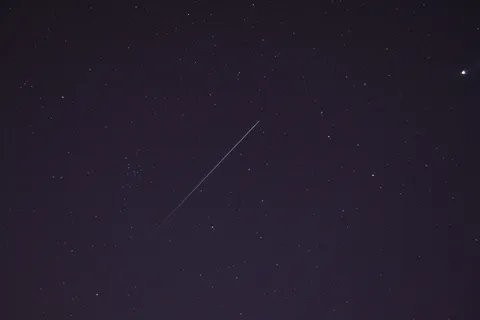 Please help me identify this, for lack of a better term, "UFO". Did I see a triple Iridium flare, or some other satellite formation? (Details in comments).
