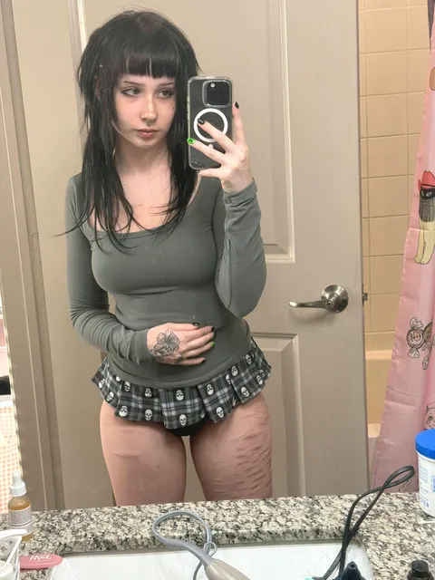 my new skirt is so cute [F]