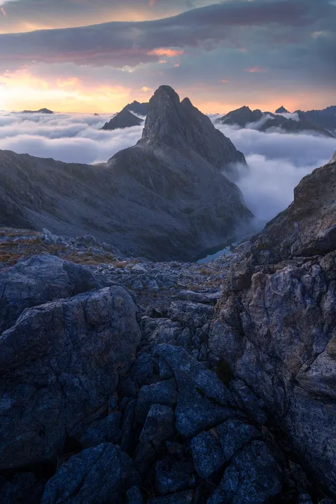 Morning in the mountains. Fiordland New Zealand {OC} (1500x1000) 