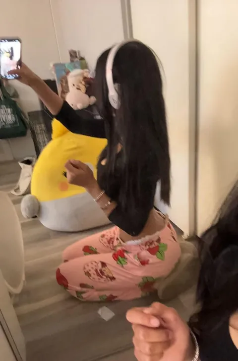 Relapsing to NN? How needy.. guess which pic’s mine 😽