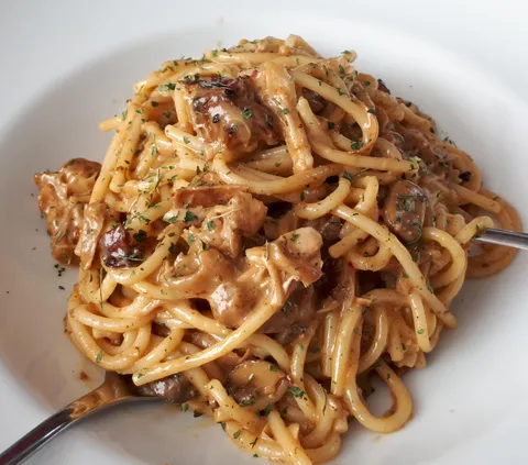 [Homemade] Creamy Chicken and Pancetta pasta 