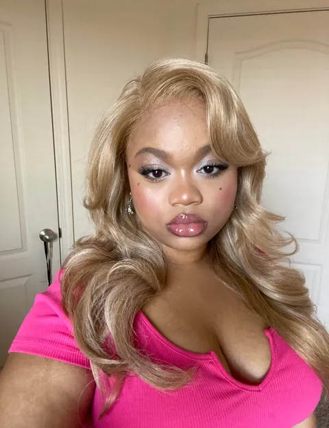 victoria secret 2000’s makeup lewk :D