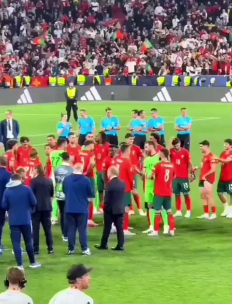 Bruno Fernandes tells team to hype up Cristiano and dance with him