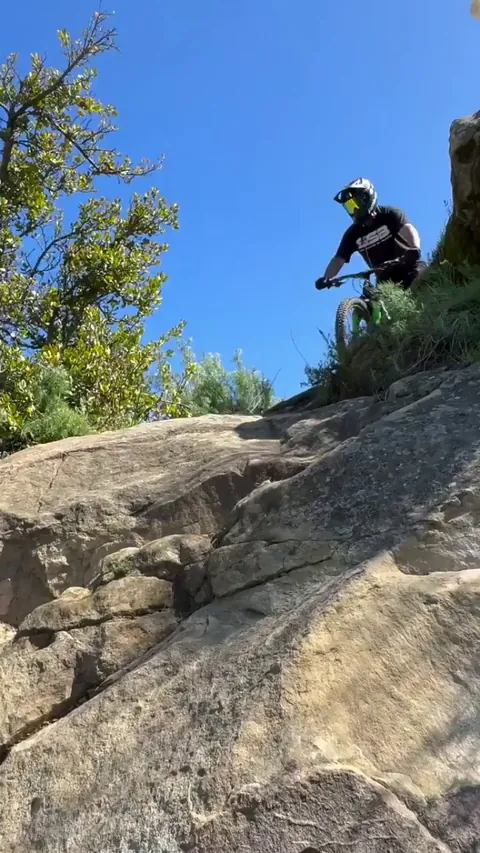 A masterclass in how not to ride downhill