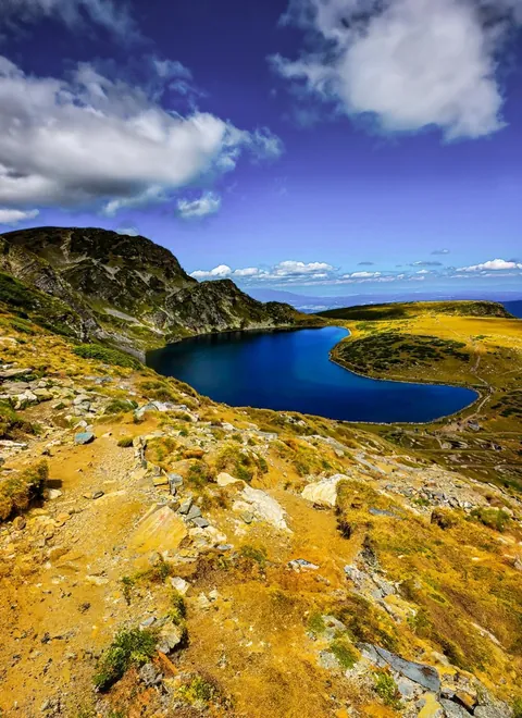Lake in Bulgaria [OC] [1024x1408]