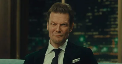 I hope Sam Lake gets the recognition he deserves someday. Both Control and Alan Wake 2 are the some of the most creatively directed and crafted games I've ever played. Genuinely one of a kind gameplay experiences