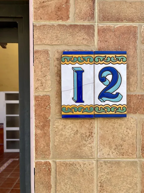 This upside-down “1”