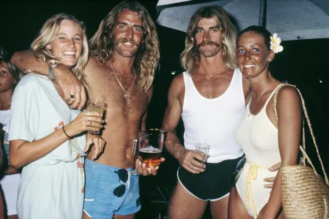 Australian couples chillin' in Queensland pub, 1983