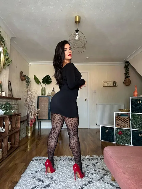 Tight dress. Pantyhose legs. Heels. Who’s staring first?