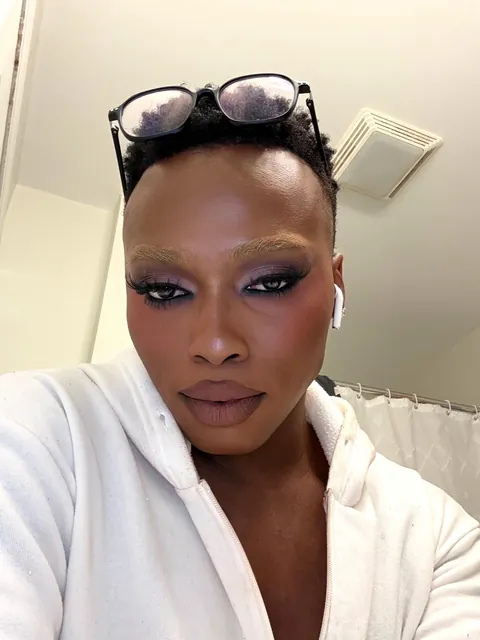 Blonde brows using concealer