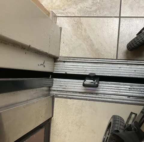 Pop socket saved my phone in an elevator