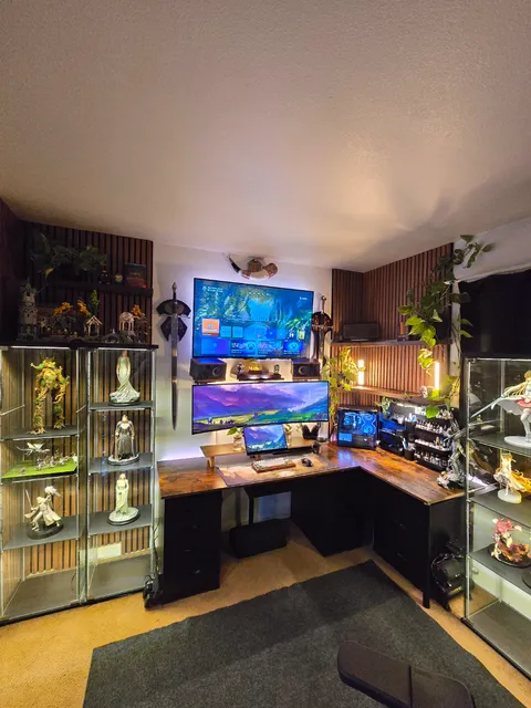 My work in progress battlestation/work space🤙