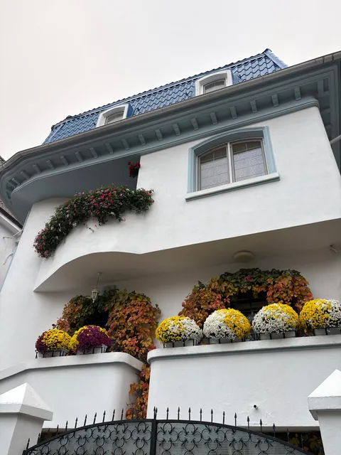 Some sloppy snaps in one of my favorite neighborhoods in Bucharest