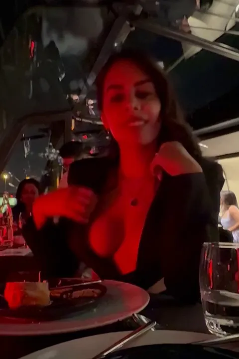 A dinner date with me looks like..