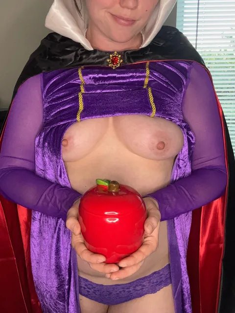 The Evil Queen by Me 29f