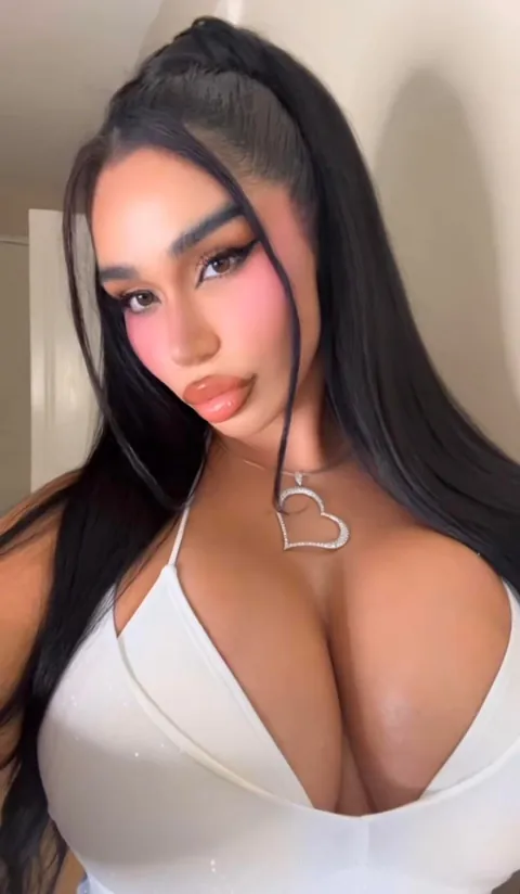 A Real Bimbo Baddie