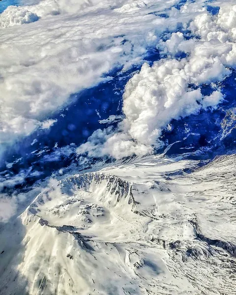 Mt. St. Helens from a plane in winter [OC] [1690x2112]