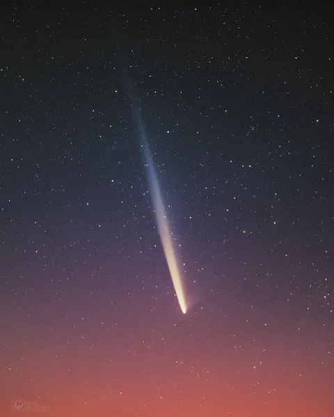 Comet A3 with at least three (3!) visible tails at moment (Credit: Yuri Beletsky)