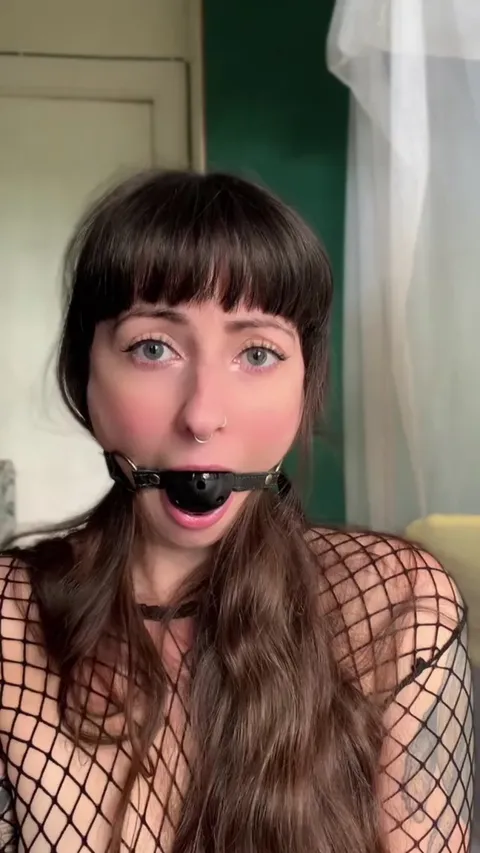 Desperate is a pretty look [f]