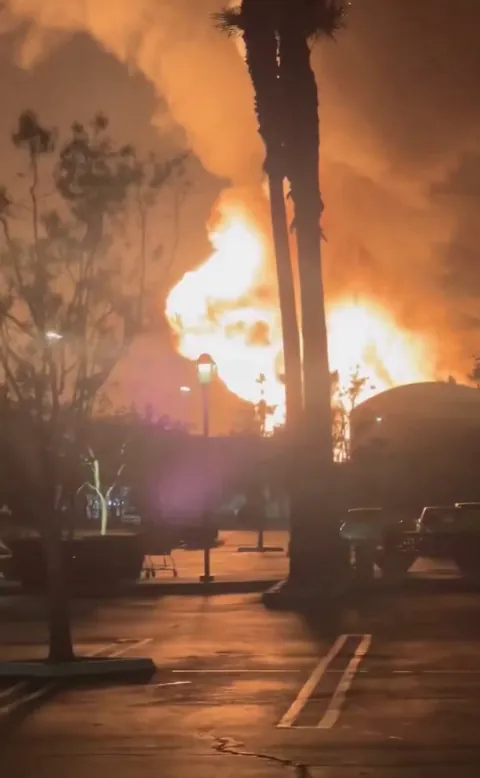 Oil Refinery In Los Angeles Explodes Sending A Fireball High In The Sky