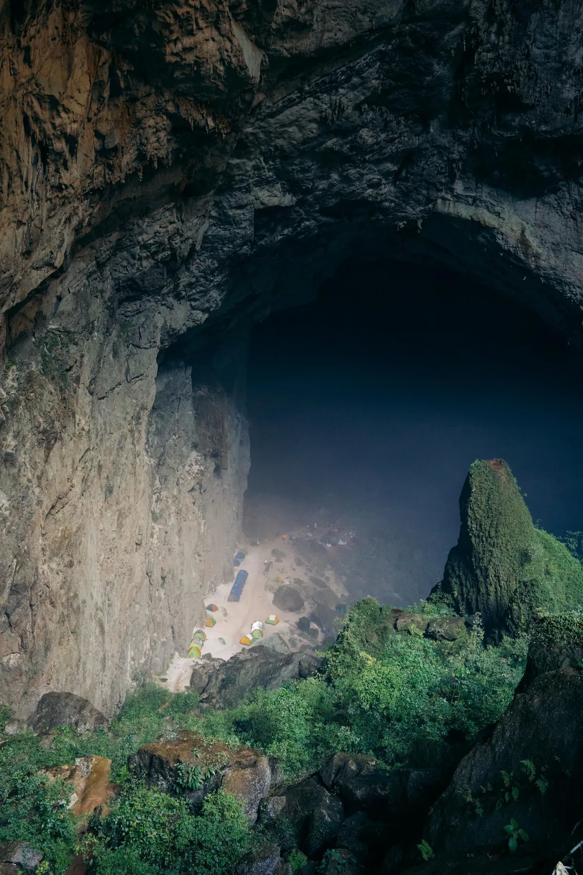 Hang Son Doong - The Largest Cave on Earth