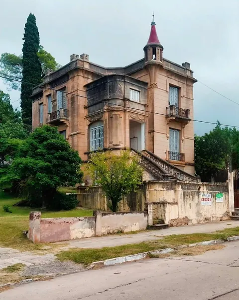 Beautiful beaux arts house in Alta Gracia, Córdoba (Argentina)