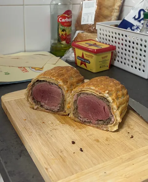 [Homemade] First ever attempt at a beef wellington
