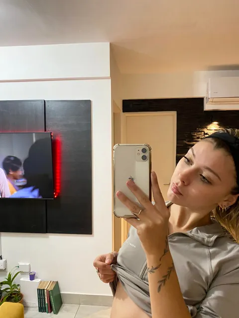 drop a reaction if you find me attractive;)