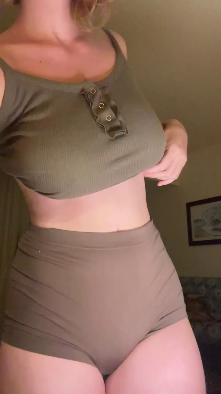 Quick drop of amazing tits from a ginger college girl