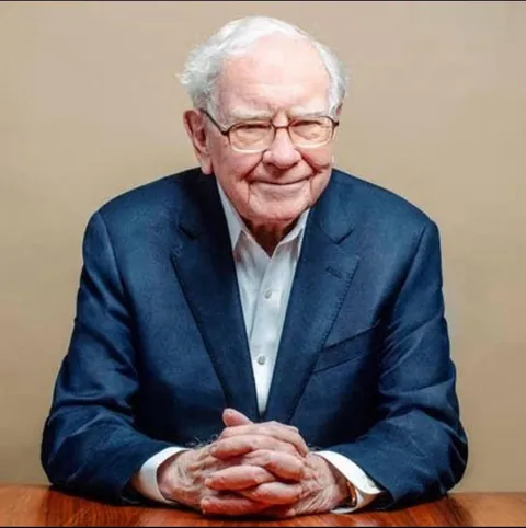 ‪Tomorrow is Warren Buffet’s last day as CEO of Berkshire Hathaway! ‬