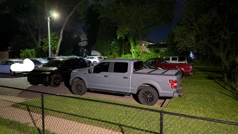 I live in a complex where parking is first come, first serve-but it’s asked you only park one vehicle by your house. Not only is the jeep parked in front of my car, there’s 2 others pods ~100 feet away.