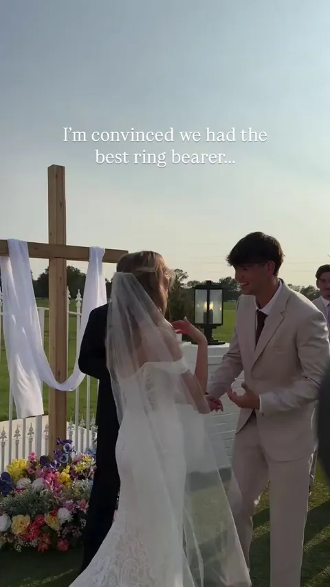 This has to be the coolest ring bearer ever 😎😆