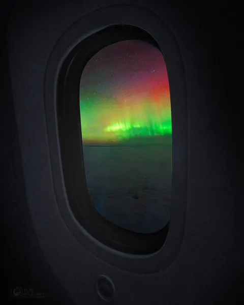 Tonight's aurora during G4 geomagnetic storm, seen from a plane window (Credit: Yuri Beletsky)
