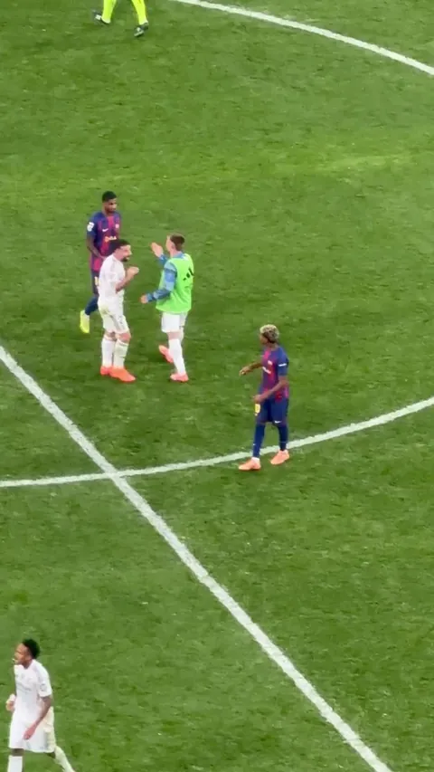 Lamine Yamal asking Carvajal and Vinicius Jr to meet outside in the tunnel for saying he talks too much.