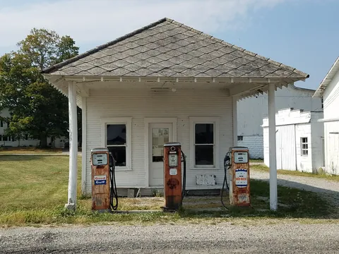 Passed by this old station on Rt 98 in Ohio