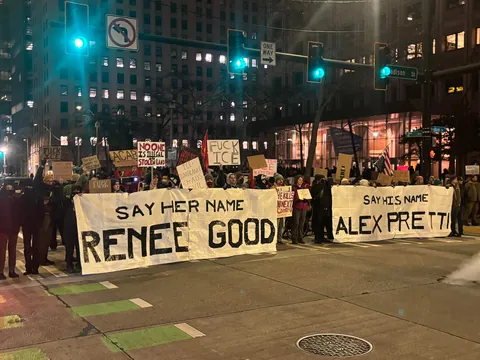 [OC] Vigil and march for Renee Good and Alex Pretti at the intersection outside Fed bldg in Seattle