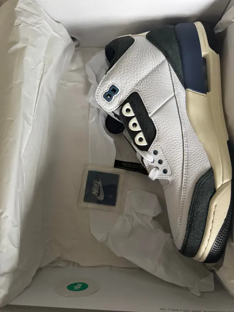 A Ma Maniere sent me Jordan 3s from GOAT on release day???