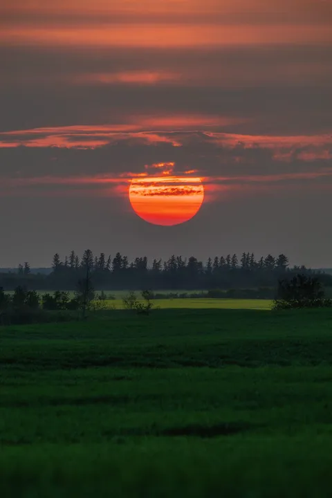 Forest fire smoke sunset.  Saskatchewan Canada.  [OC]  [1365x2048]