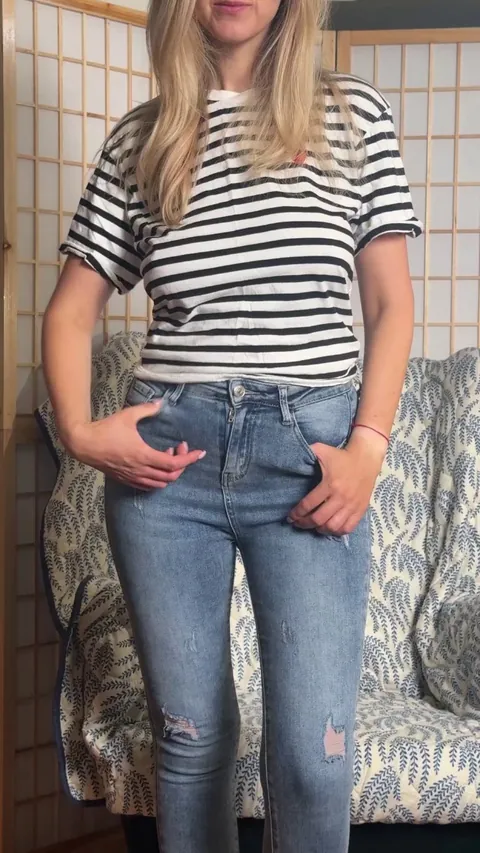 Outfit’s off, and that’s no bluff, this hairy milf’s showing off the good stuff