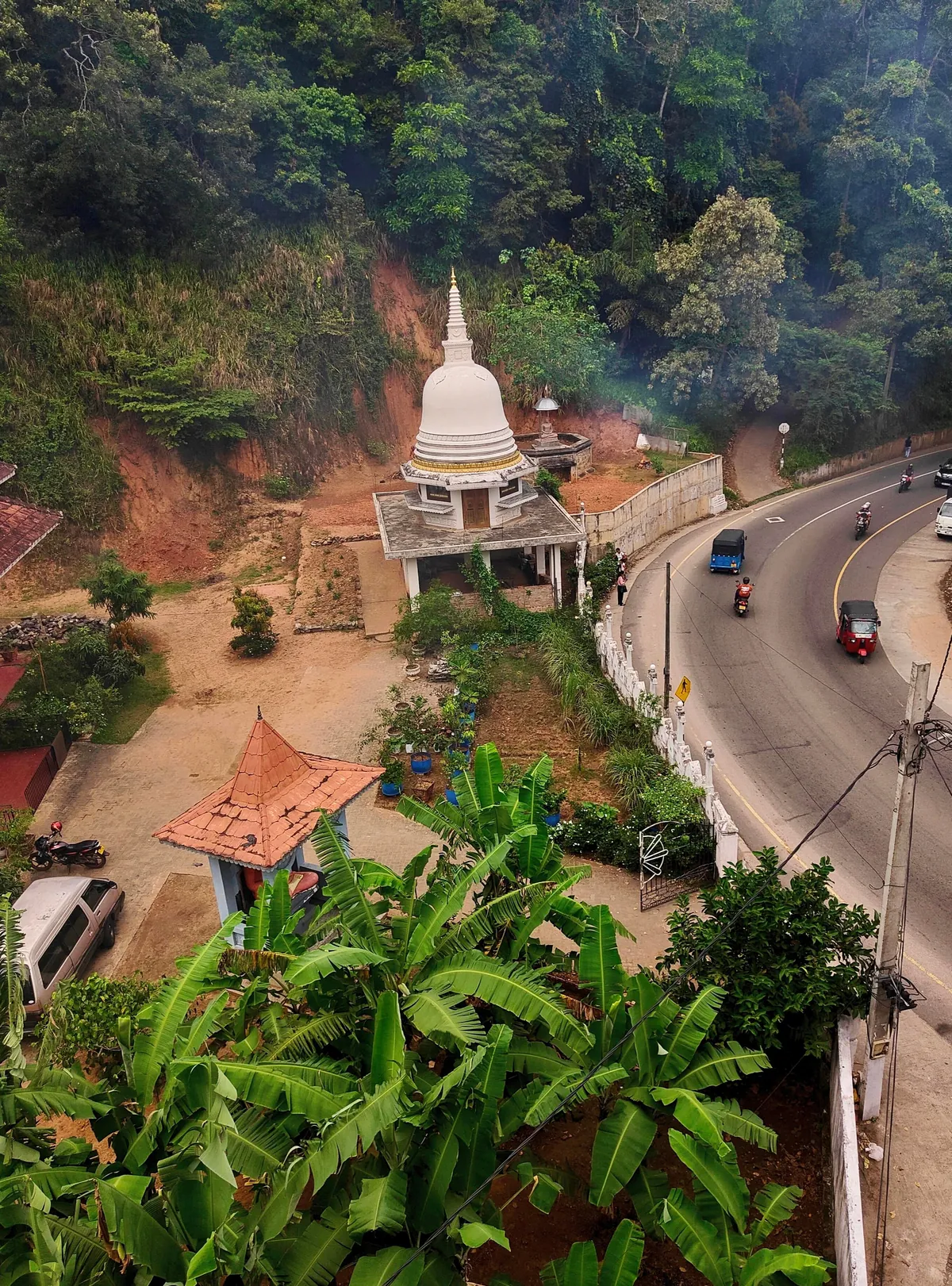 Sri Lanka : sun, tuk-tuks and mild disappointments.