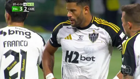 Hulk’s last-minute free-kick is saved by Weverton