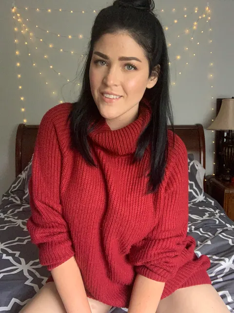 It’s cozy sweater time! 🎉 [f]