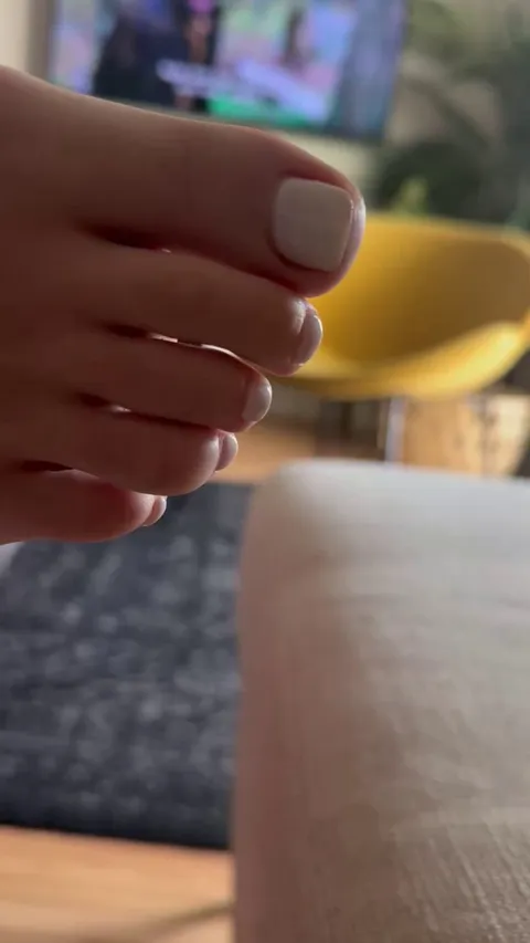 toes close up