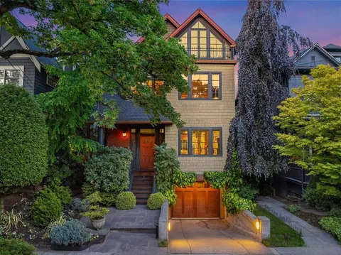 Nice house (Seattle, Washington, US).