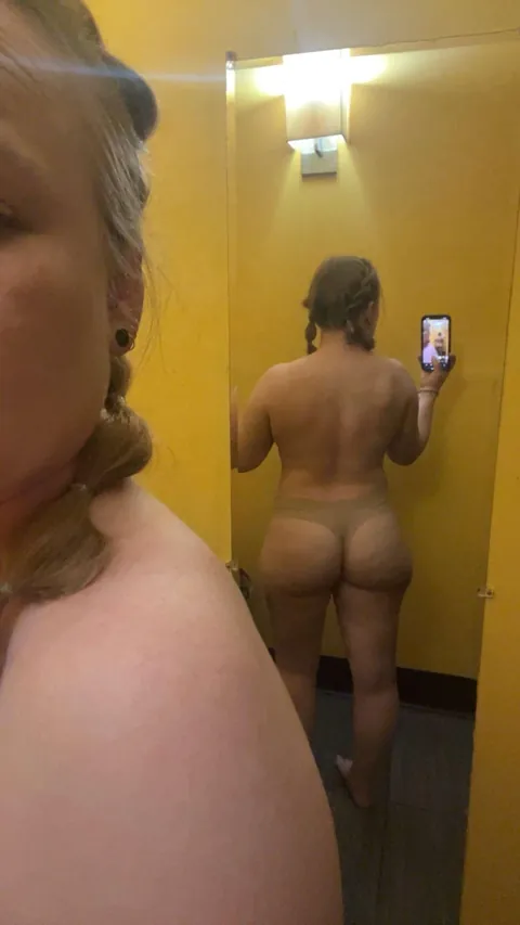 Just a little something from the changing room at the gym 😈