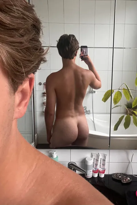 Just an 18yo twink