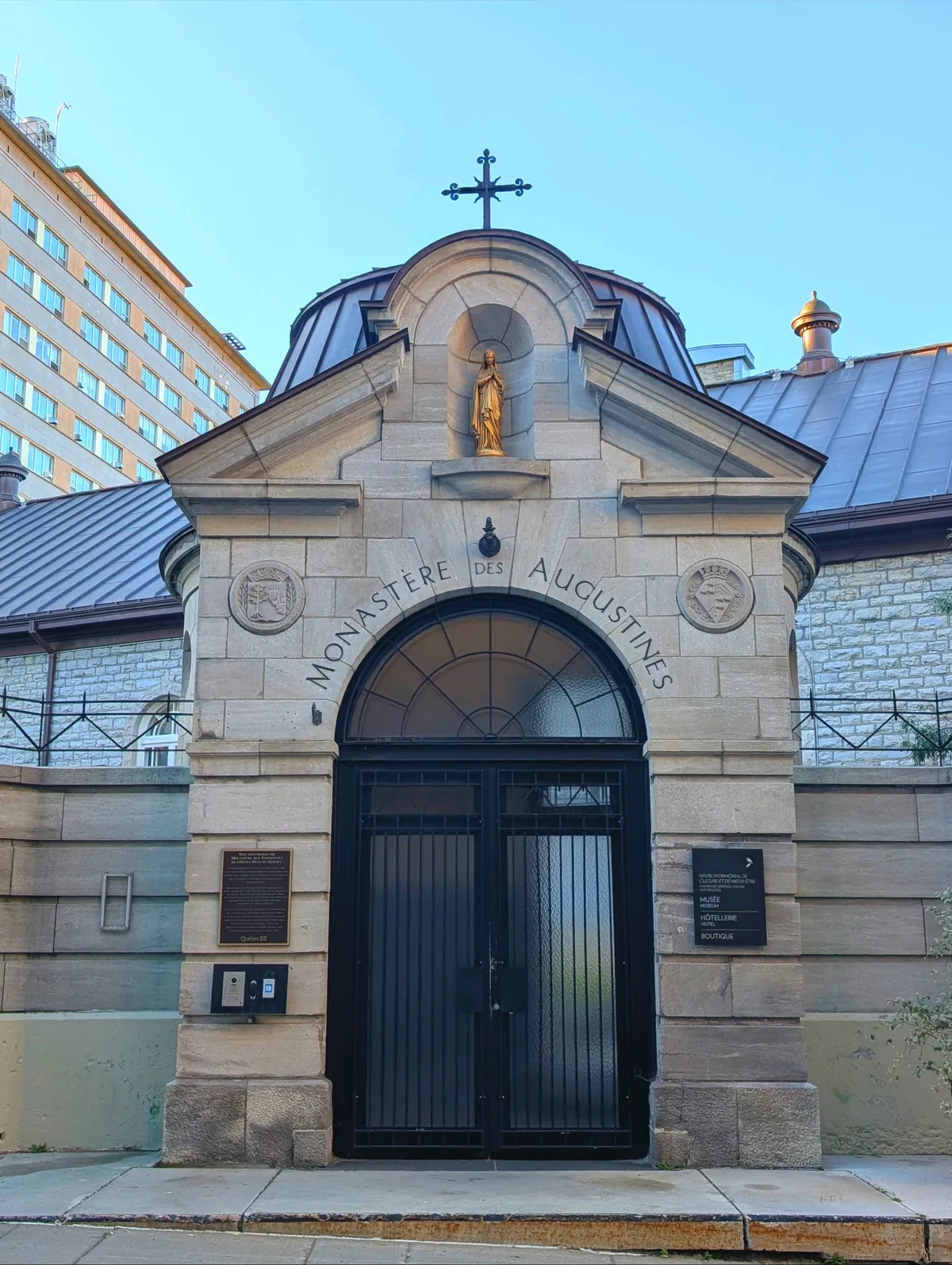 An afternoon walk through Quebec City